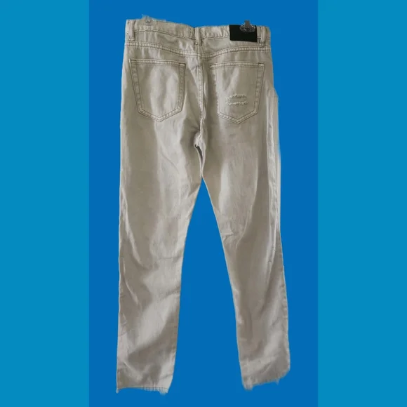 Forever 21 Distressed Slim Jeans NWOT - Picture 2 of 3